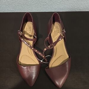 Women's Burgundy Flats